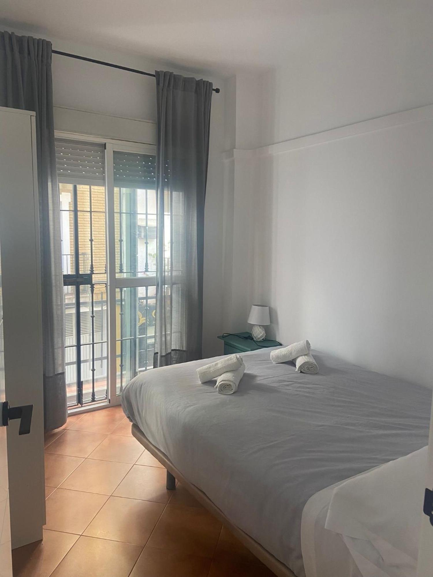 Apartamento Plaza De La Alfalfa Seville Luaran gambar
